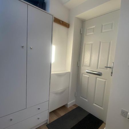 Lovely And Modern Studio Apartment. Borehamwood Eksteriør billede