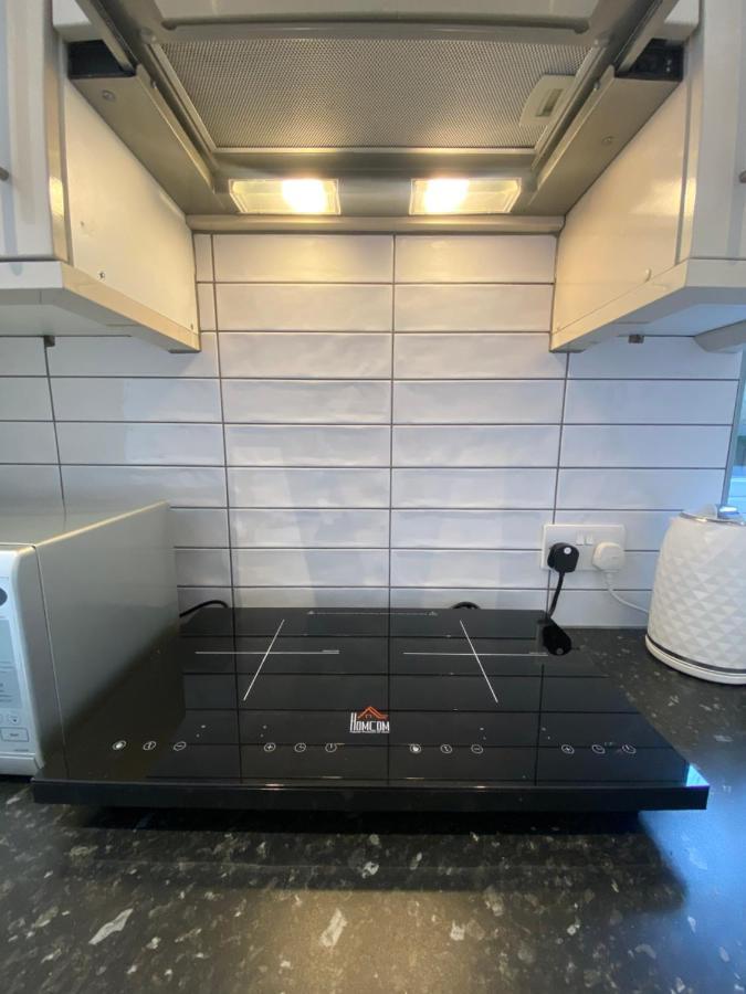 Lovely And Modern Studio Apartment. Borehamwood Eksteriør billede