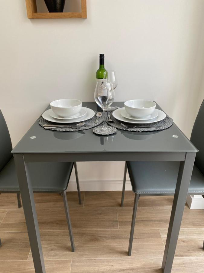 Lovely And Modern Studio Apartment. Borehamwood Eksteriør billede